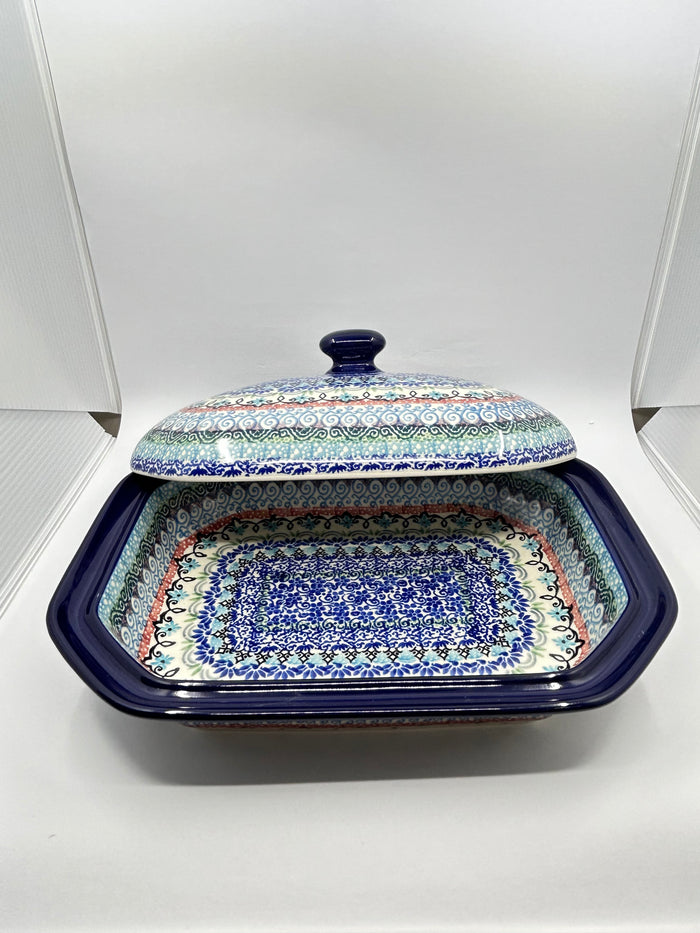 Baker ~ Covered Casserole ~ 8"W x 10.25"L ~ U5198 ~ U3!