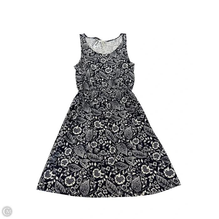 Dress Casual Short By Clothes Mentor In Blue & White, Size: S