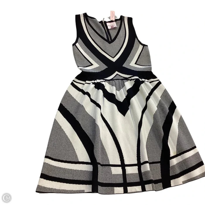 Dress Casual Short By Romeo And Juliet In Black & White, Size: M
