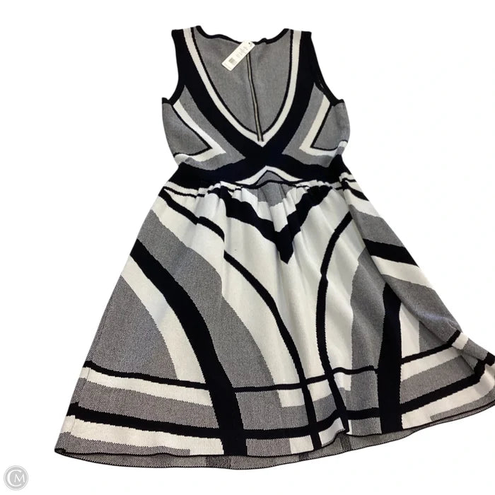 Dress Casual Short By Romeo And Juliet In Black & White, Size: M