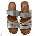Sandals Flats By Clothes Mentor In Silver, Size: 7