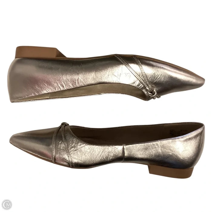 Shoes Flats By Clothes Mentor In Gold, Size: 8.5