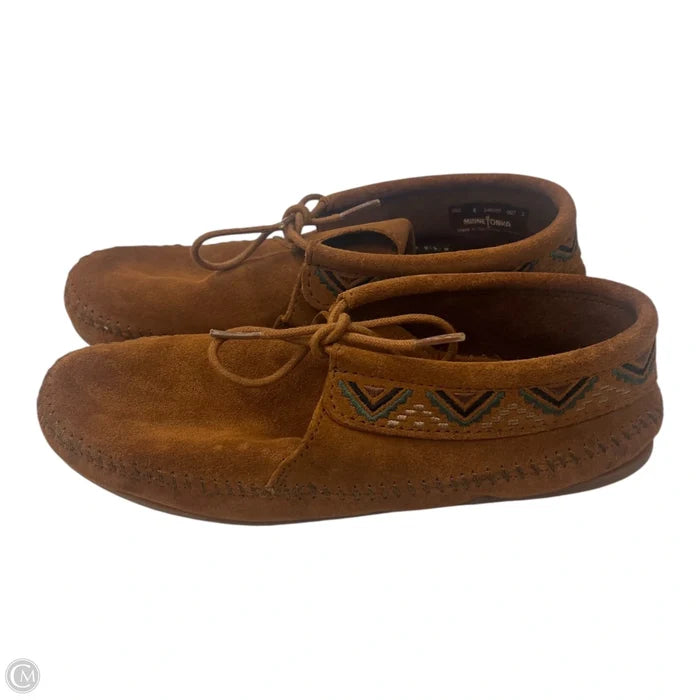 Shoes Flats By Minnetonka In Brown, Size: 8